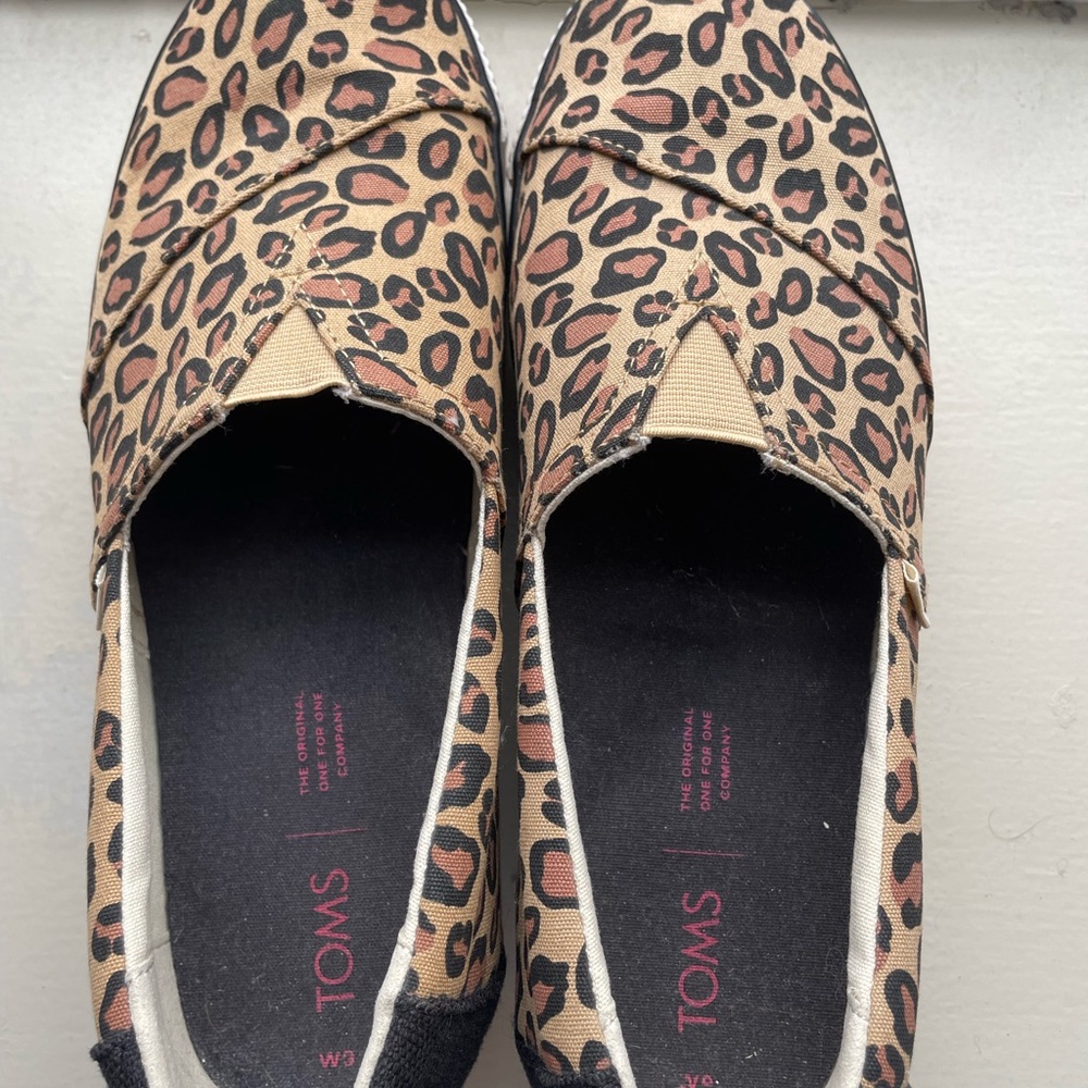 Tom’s leopard platform shoes size 9 womens